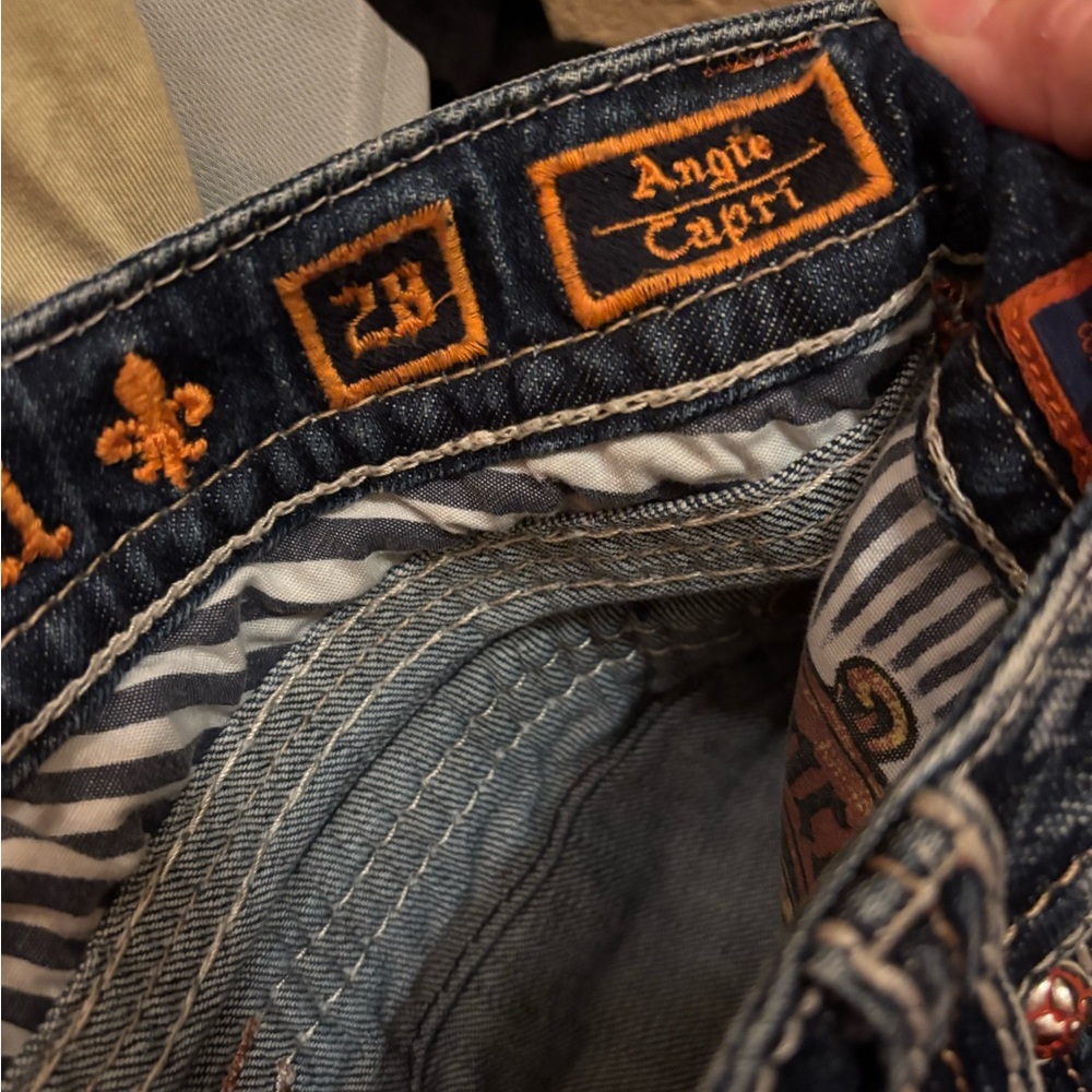 Rock Revival Distressed Blue Angie Capri Jeans labeled 28 (measures 30X22) - Picture 6 of 7